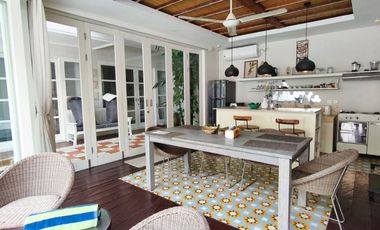 FOR SALE MODERN MINIMALIS VILLA WITH A BEAUTY SWIMMING POOL AT CANGGU