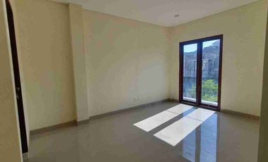 rumah area strategis gatot subroto tengah SHM cocok untuk hunian nyaman