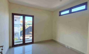 rumah area strategis gatot subroto tengah SHM cocok untuk hunian nyaman