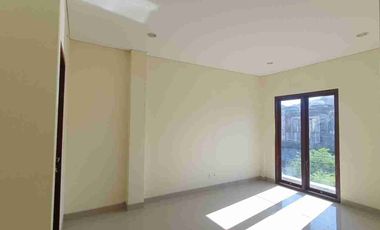 rumah area strategis gatot subroto tengah SHM cocok untuk hunian nyaman