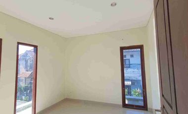 rumah area strategis gatot subroto tengah SHM cocok untuk hunian nyaman