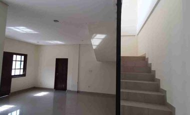 rumah area strategis gatot subroto tengah SHM cocok untuk hunian nyaman