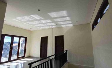 rumah area strategis gatot subroto tengah SHM cocok untuk hunian nyaman