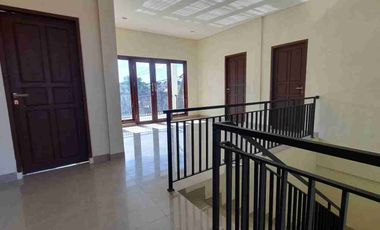 rumah area strategis gatot subroto tengah SHM cocok untuk hunian nyaman