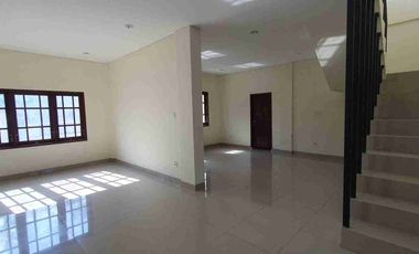 rumah area strategis gatot subroto tengah SHM cocok untuk hunian nyaman