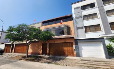 VENDO CASA 3 PISOS CHACARILLA SURCO CONDOMINIO PARQUES