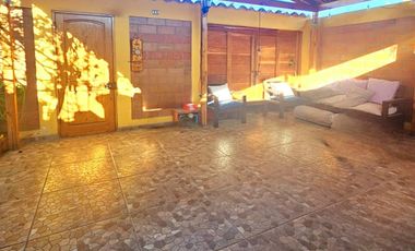Venta casa sólida dos pisos Villa John Wall, Arica