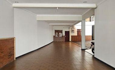 Jual Rumah Luas 2 Lantai Penginapan dan kost di sawunggaling banyumanik