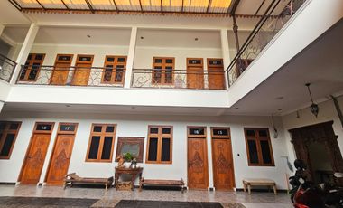 Jual Rumah Luas 2 Lantai Penginapan dan kost di sawunggaling banyumanik