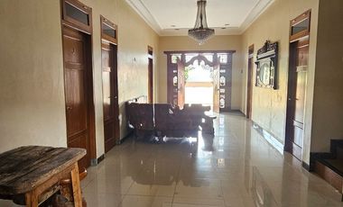 Jual Rumah Luas 2 Lantai Penginapan dan kost di sawunggaling banyumanik