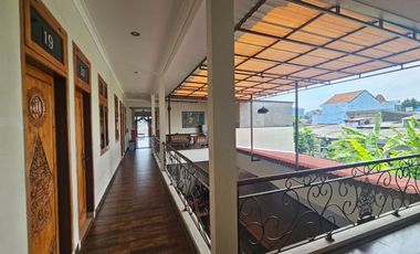 Jual Rumah Luas 2 Lantai Penginapan dan kost di sawunggaling banyumanik