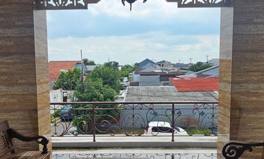 Jual Rumah Luas 2 Lantai Penginapan dan kost di sawunggaling banyumanik