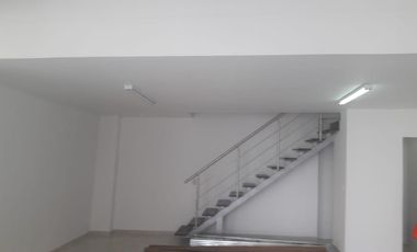 SE ARRIENDA LOCAL COMERCIAL ESQUINA CALLE 55 # 23-02