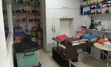 ALQUILO LOCAL ESQUINERO – ZONA CODESA, ESMERALDAS  ¡única! Amplio local comercial esquinero, ideal para cualquier tipo de negocio