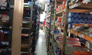 ALQUILO LOCAL ESQUINERO – ZONA CODESA, ESMERALDAS  ¡única! Amplio local comercial esquinero, ideal para cualquier tipo de negocio