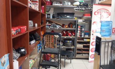 ALQUILO LOCAL ESQUINERO – ZONA CODESA, ESMERALDAS  ¡única! Amplio local comercial esquinero, ideal para cualquier tipo de negocio