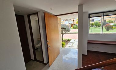 ARRIENDO CASA ENTRADA DE CHIA – AL LADO DE MCDONALD´S