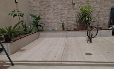 VENTA DE CASA AMPLIA, LUZ NATURAL Y HERMOSAS VISTAS MUY CERCA A VALLE BLANCO CERRO COLORADO  AREQUIPA