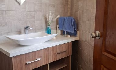 VENTA DE CASA AMPLIA, LUZ NATURAL Y HERMOSAS VISTAS MUY CERCA A VALLE BLANCO CERRO COLORADO  AREQUIPA