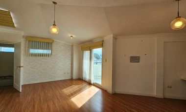 Venta Casa Independiente 5 dormitorios en el sector de Embajada Americana dentro de Urbanización Privada
