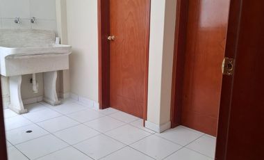 🏡💫 ¿Tu familia necesita más espacio y ambientes amplios para vivir mejor? Disfruta 191 m² totales con balcones, cocina amplia y ambientes iluminados