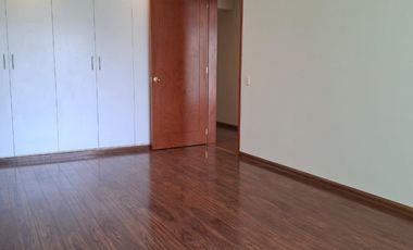 🏡💫 ¿Tu familia necesita más espacio y ambientes amplios para vivir mejor? Disfruta 191 m² totales con balcones, cocina amplia y ambientes iluminados