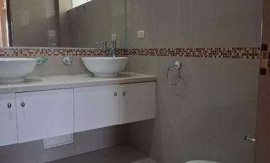 🏡💫 ¿Tu familia necesita más espacio y ambientes amplios para vivir mejor? Disfruta 191 m² totales con balcones, cocina amplia y ambientes iluminados