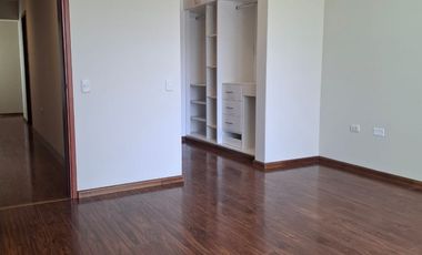 🏡💫 ¿Tu familia necesita más espacio y ambientes amplios para vivir mejor? Disfruta 191 m² totales con balcones, cocina amplia y ambientes iluminados