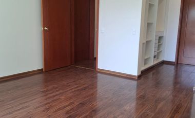 🏡💫 ¿Tu familia necesita más espacio y ambientes amplios para vivir mejor? Disfruta 191 m² totales con balcones, cocina amplia y ambientes iluminados