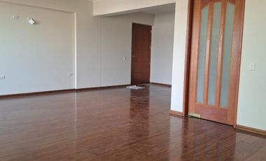 🏡💫 ¿Tu familia necesita más espacio y ambientes amplios para vivir mejor? Disfruta 191 m² totales con balcones, cocina amplia y ambientes iluminados