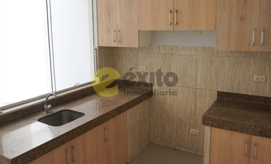 VENDO CASA DE TRES PISOS EN LA URB. LOS GERANIOS, PIURA