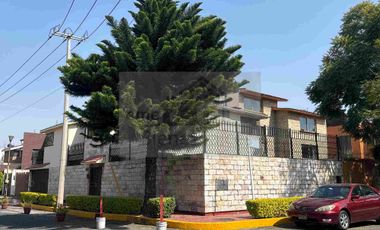 hermosa y amplia casa en Jardines de Coyoacán