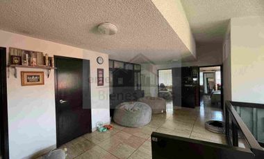 hermosa y amplia casa en Jardines de Coyoacán