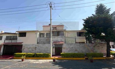 hermosa y amplia casa en Jardines de Coyoacán