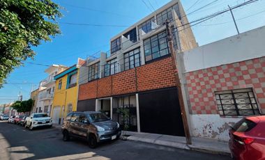 DEPARTAMENTO EN VENTA DE 2 RECAMARAS, CERCA DEL CUCEI Y PARQUE AGUA AZUL Y CALZADA INDEPENDENCIA..