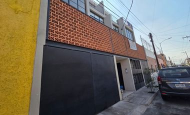 DEPARTAMENTO EN VENTA DE 2 RECAMARAS, CERCA DEL CUCEI Y PARQUE AGUA AZUL Y CALZADA INDEPENDENCIA..
