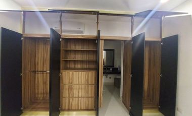 VENTA HERMOSA CASA EN PUERTA DE HIERRO EQUIPADA Y AMUEBLADA