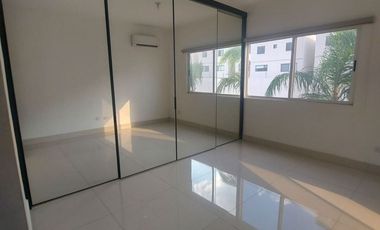 VENTA HERMOSA CASA EN PUERTA DE HIERRO EQUIPADA Y AMUEBLADA