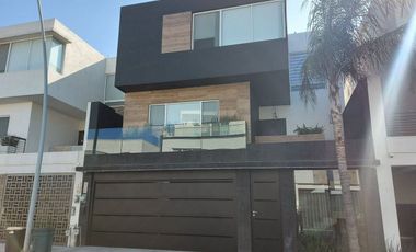 VENTA HERMOSA CASA EN PUERTA DE HIERRO EQUIPADA Y AMUEBLADA