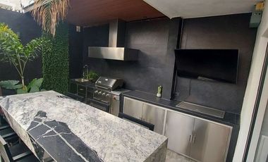 VENTA HERMOSA CASA EN PUERTA DE HIERRO EQUIPADA Y AMUEBLADA