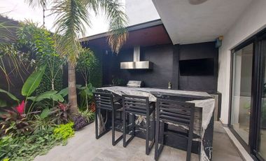 VENTA HERMOSA CASA EN PUERTA DE HIERRO EQUIPADA Y AMUEBLADA