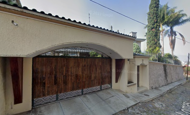 Casa en venta en Pedro Moreno González No. 2 Mz. 21, Colonia Loma del Barro, Zapotlán el Grande. Gran oportunidad de inversión