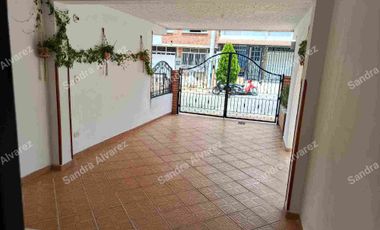 VENTA BONITA Y AMPLIA CASA CANDILES BUCARAMANGA