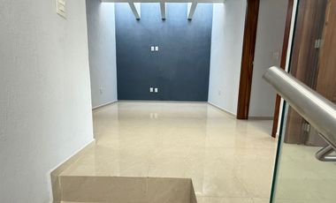 SE RENTA CASA EN VITANA RESIDENCIAL $19,000.00 ZONA CUCSH