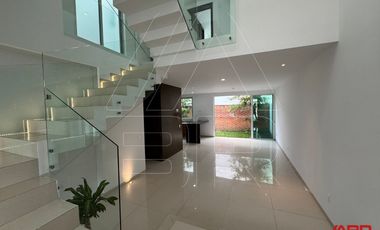 🏡 CASA IMPECABLE EN RENTA – PUNTO SUR 1