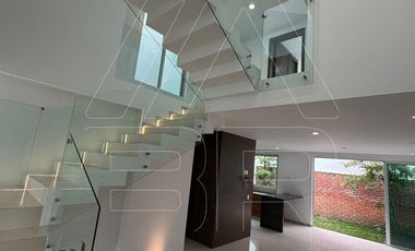 🏡 CASA IMPECABLE EN RENTA – PUNTO SUR 1