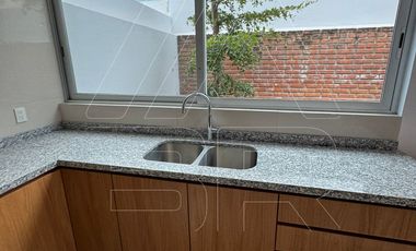 🏡 CASA IMPECABLE EN RENTA – PUNTO SUR 1