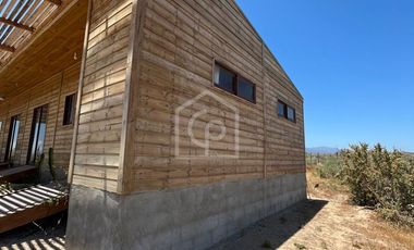 ARRIENDO CASA 4D/2B, AÑO CORRIDO, SEMIAMOBLADA Y CON PISCINA FRENTE A LA PLAYA