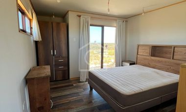 ARRIENDO CASA 4D/2B, AÑO CORRIDO, SEMIAMOBLADA Y CON PISCINA FRENTE A LA PLAYA