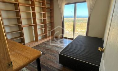 ARRIENDO CASA 4D/2B, AÑO CORRIDO, SEMIAMOBLADA Y CON PISCINA FRENTE A LA PLAYA